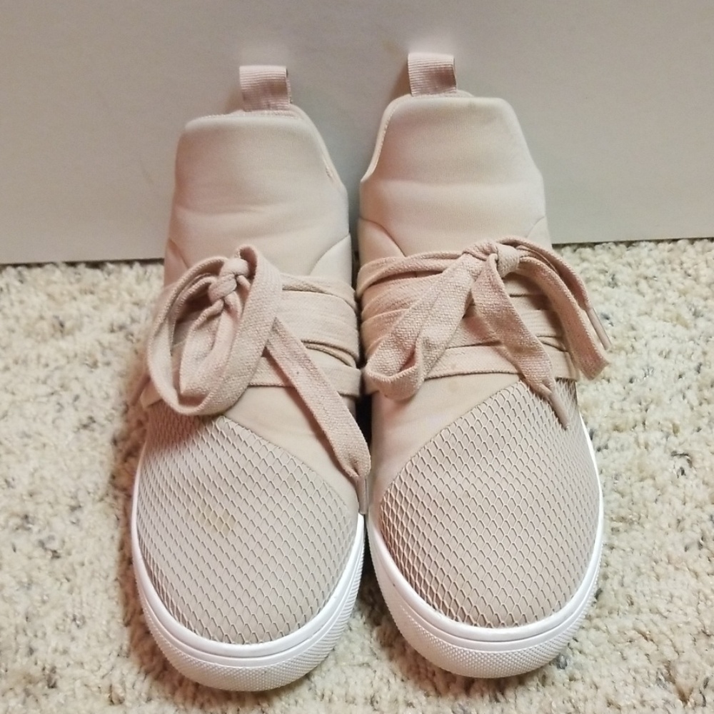 Steve Madden Lancer Sneaker size 6